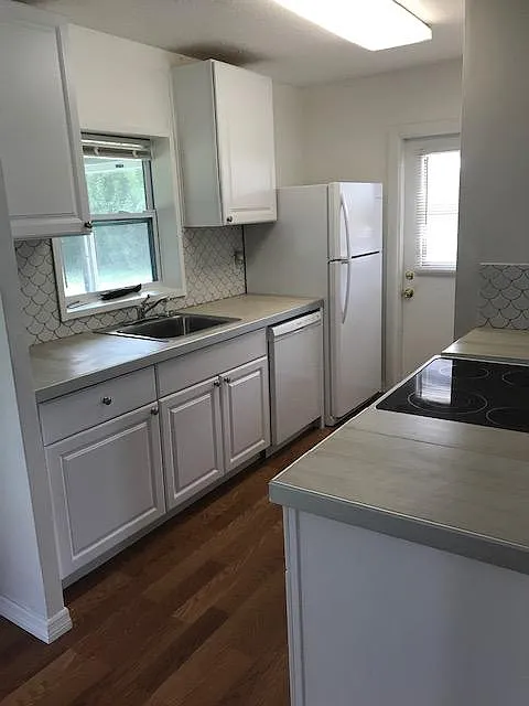 2 bed, 890 sqft, $1,350 — Photo 2