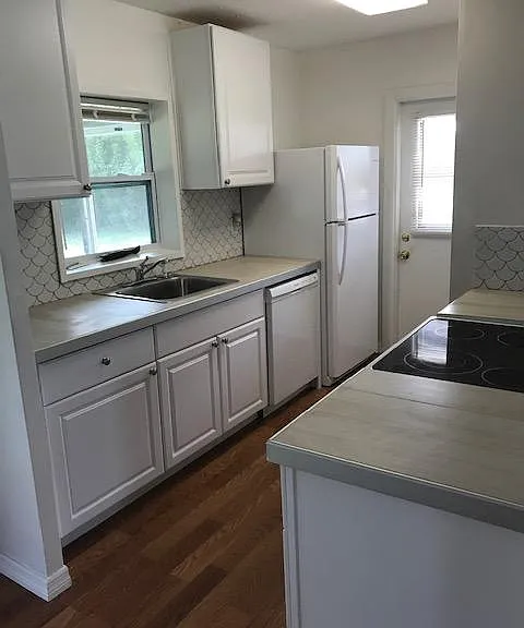 22111 Montrose Ave — Photo 2