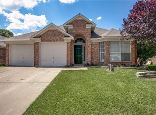 1141 Victoria Dr, Saginaw, TX 76131