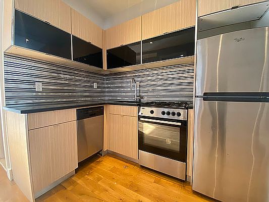 3rd image of 448 Empire Blvd APT 2R