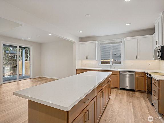 5th image of 1303 60th Avenue NE