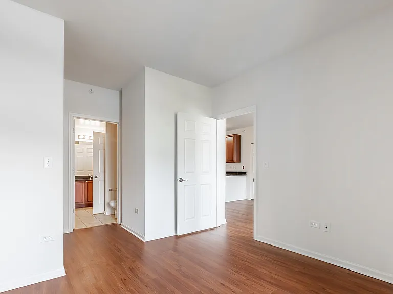 Astoria Tower — Photo 36