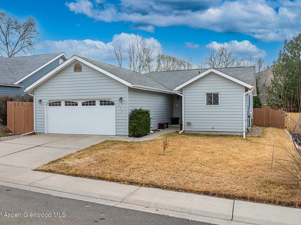 1st image of 233 Lupine Dr