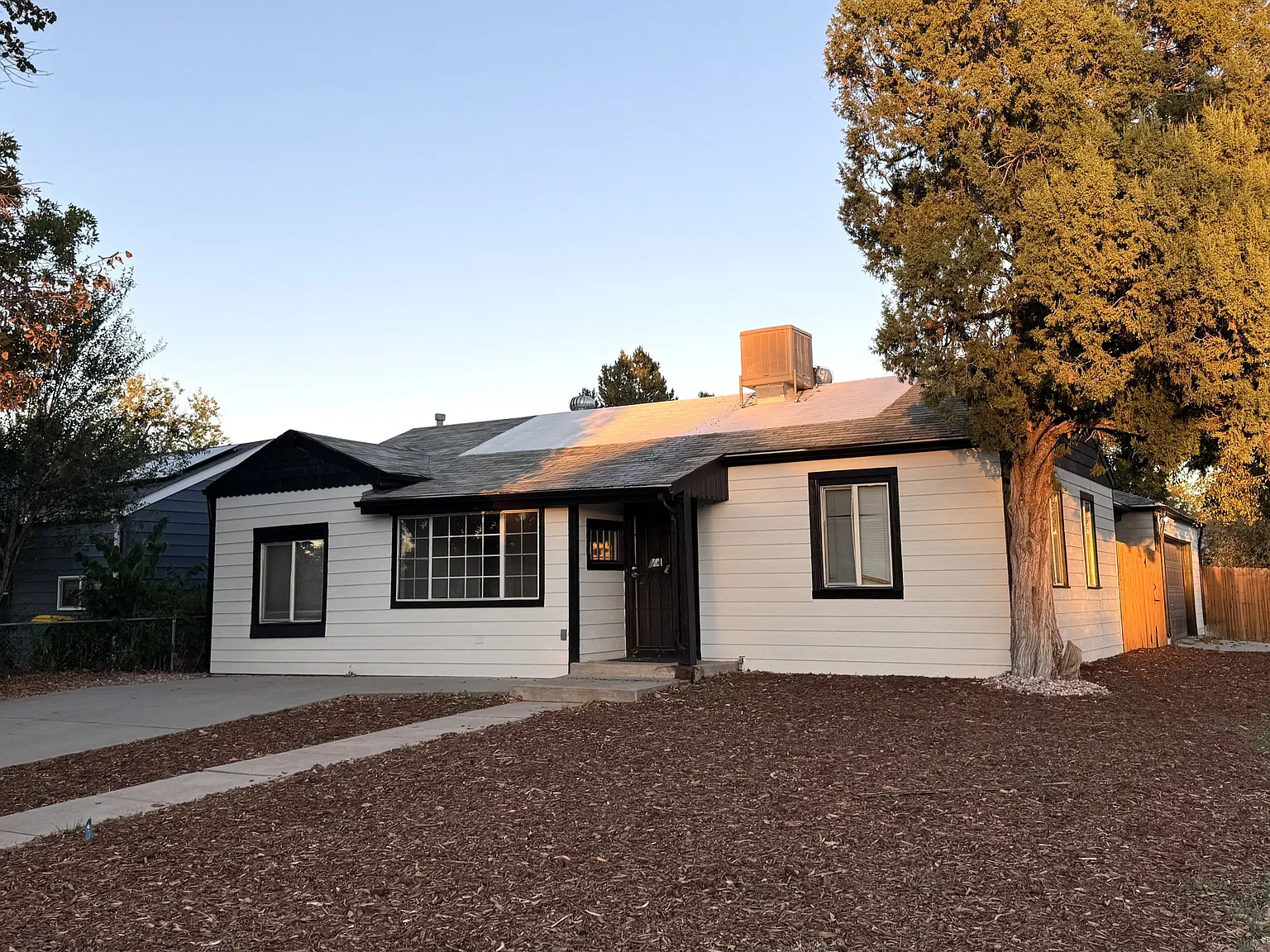 1902 Kenton Street - 1 — Photo 3