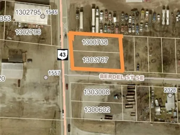 Waynesburg Rd SE, Canton, OH 44707
