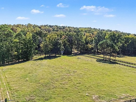 3rd image of 3255 Eastern Valley Rd