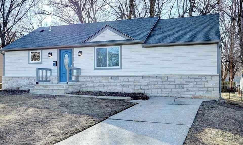 1st image of 7601 W 65th St