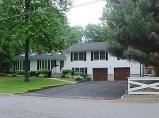 37 Robin Hood Rd, Morris Plains, NJ 07950