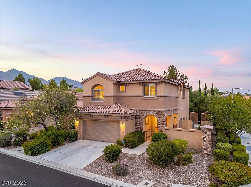 3 bed, 2.5 bath, 1922 sqft, $2,500 — Photo 1