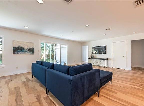 5th image of 5913 Carleen Dr