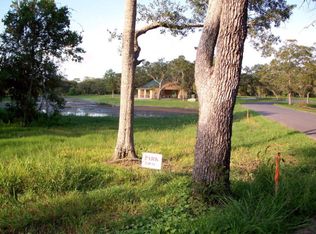 106 Glen Oaks Ct, Angleton, TX 77515