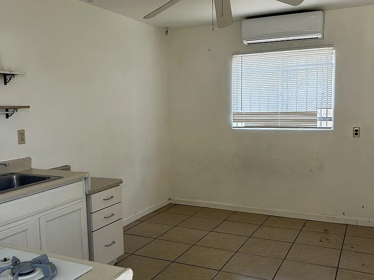 1217 W Wabash St #3 — Photo 2