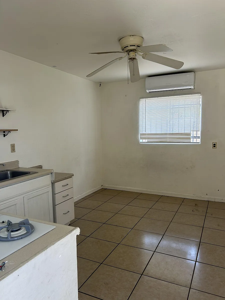 Building Photo - 1217 W Wabash St #3