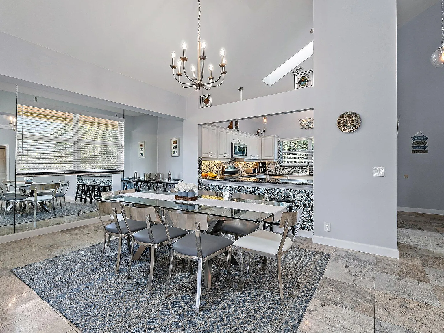 4 bed, 3.0 bath, 2200 sqft, $6,000 — Photo 4