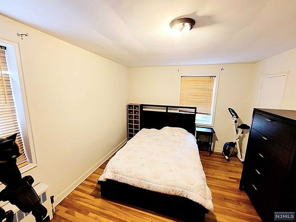 2nd image of 2330 Linwood Ave #3D-303D