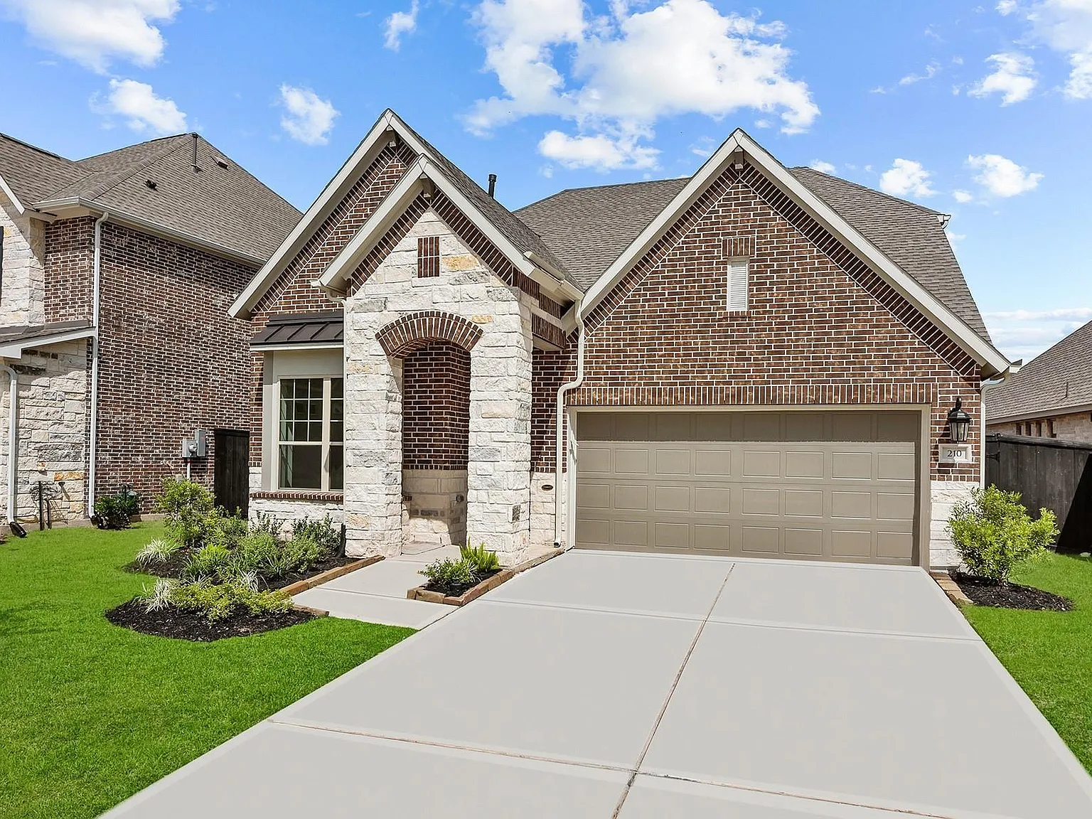 4 bed, 3.0 bath, 2848 sqft, $3,400 — Photo 2