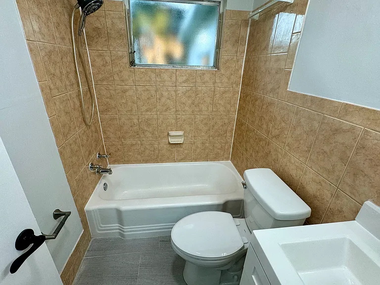 2934 Webley Dr — Photo 18