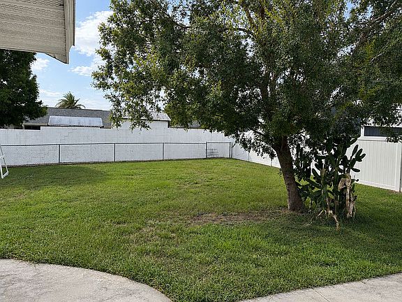 4th image of 4346 SE 106th Pl