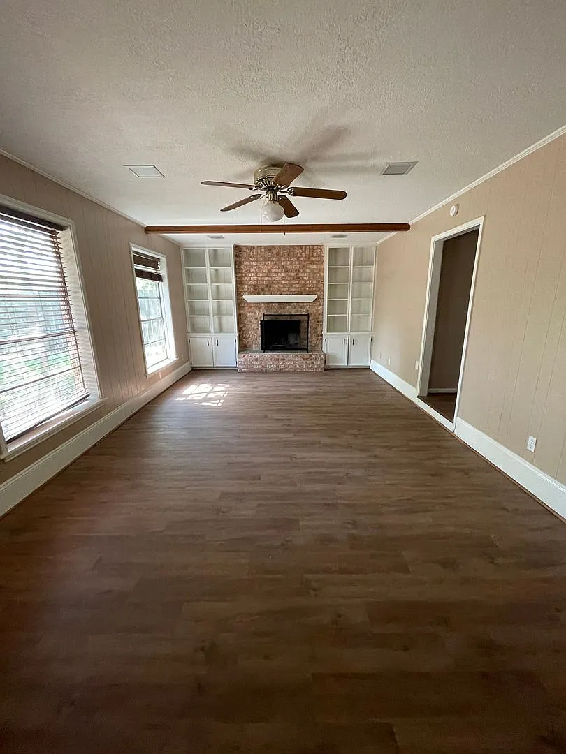$1,795/mo | 3BD/2BA | Fenced Backyard, 2-Car Garage, No Carpet -- College Station, TX — Photo 3