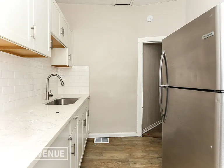 3403 Phoenix Ave — Photo 5