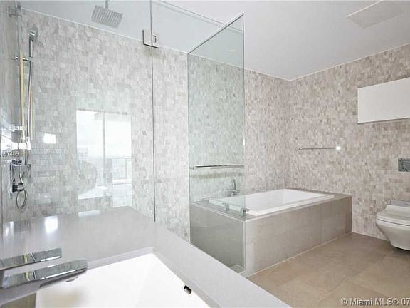 5th image of 68 SE 6th St APT 2208