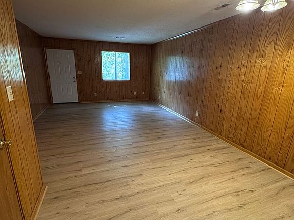 3rd image of 843 Lonely Pines Rd APT 1