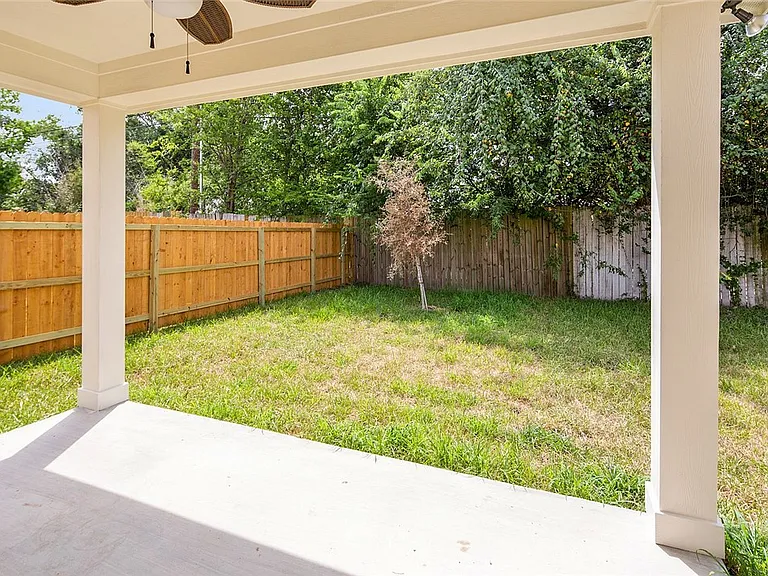 1410 Holleman Dr — Photo 22