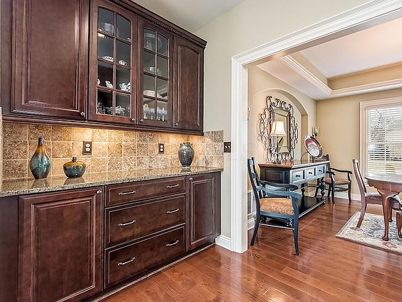 4th image of 4486 Village Club Dr