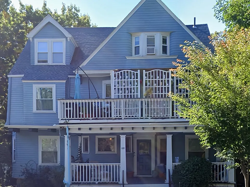 60 Kilsyth Rd #1