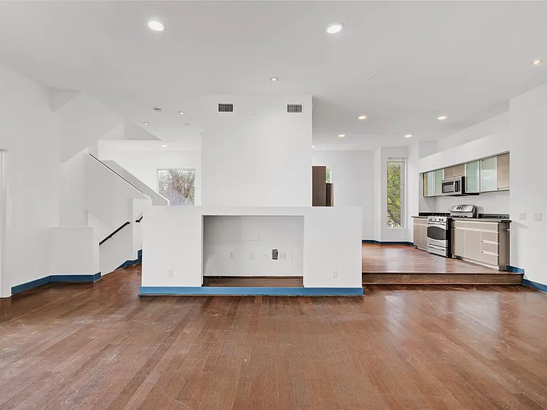 3910 Austin St — Photo 12