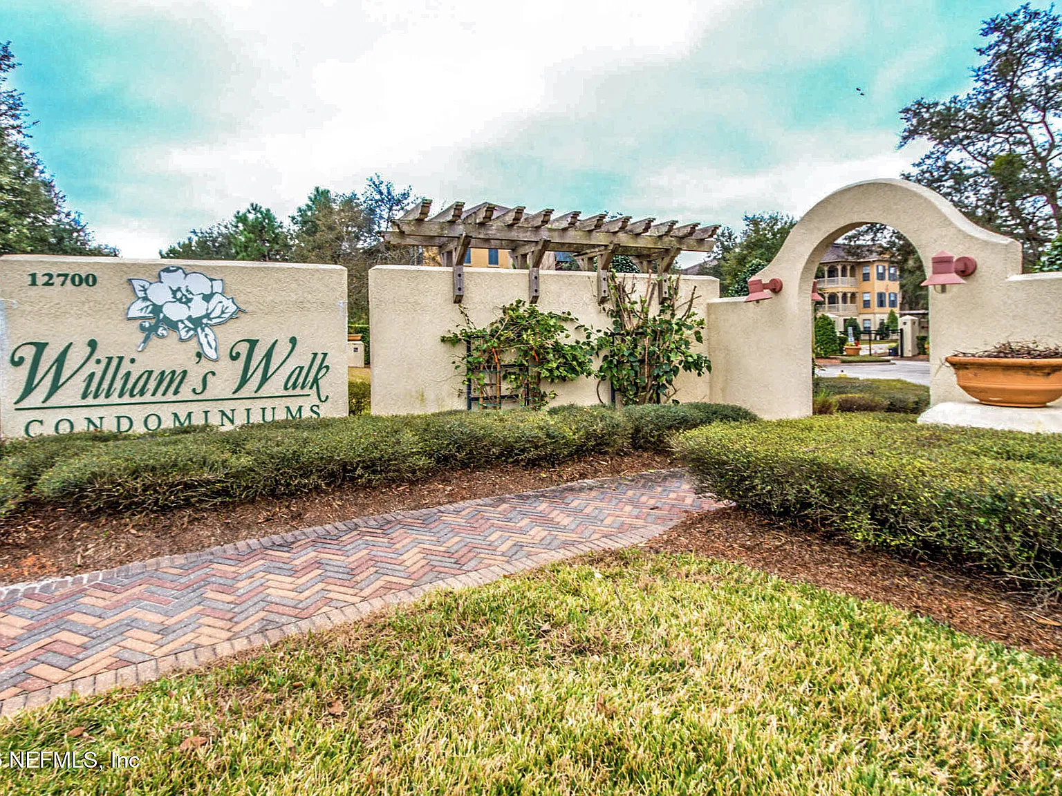 1 bed, 1.0 bath, 908 sqft, $1,450 — Photo 2