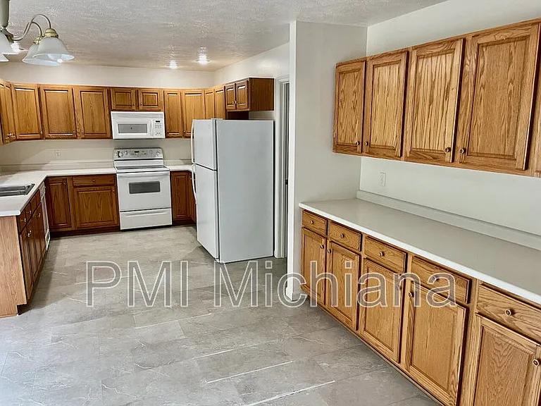 51880 Courtland Dr E — Photo 5