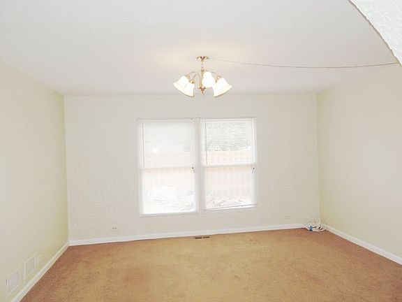 5th image of 800 Somerset Cir