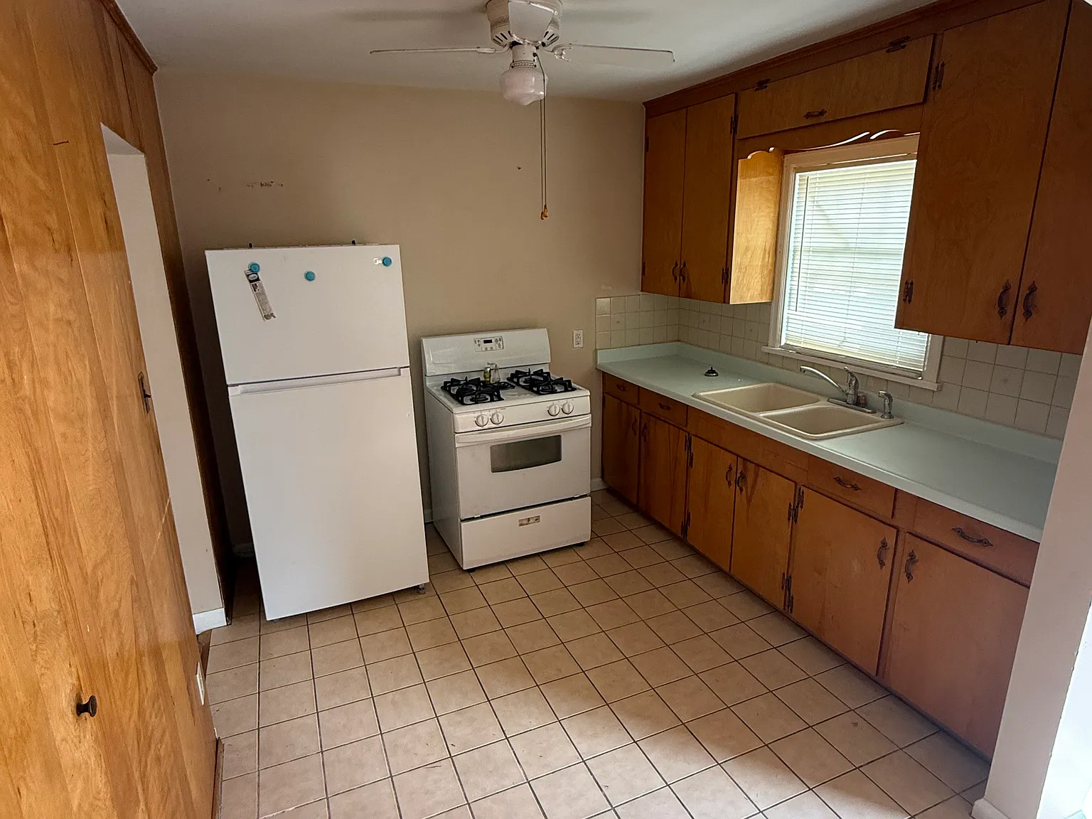 1606 Stone Ave — Photo 2