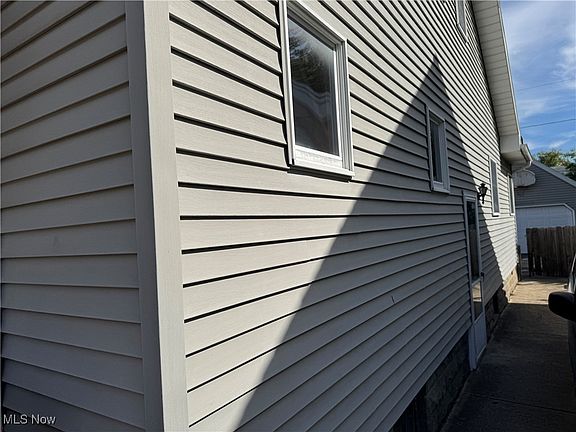 5th image of 235 Harwood St