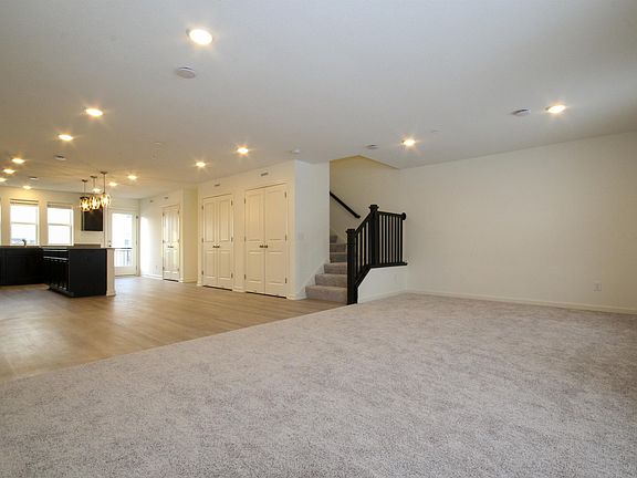 5th image of 15594 Everglade Ave