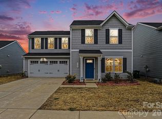 5141 Rustling Pines Ct, Charlotte, NC 28215