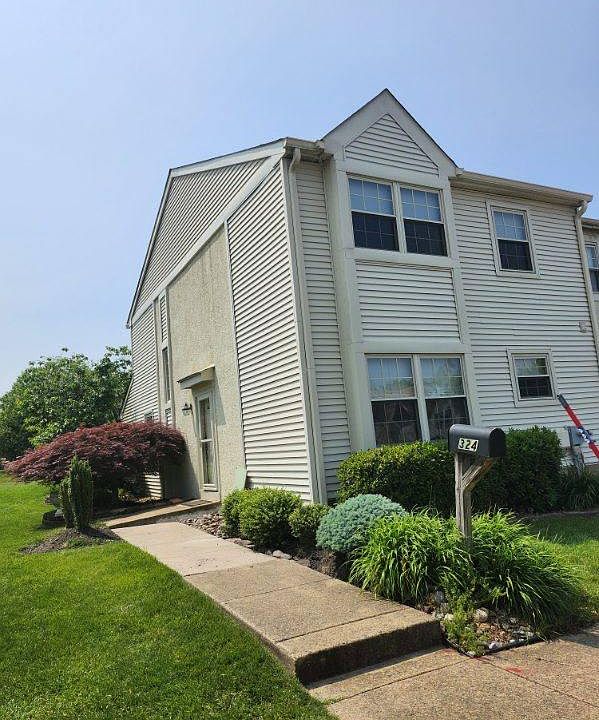 1st image of 324 Wayne Ct