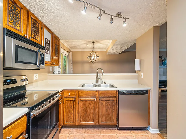 2376 Wadsworth Dr — Photo 11