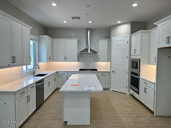 2nd image of 5122 E Hartford Avenue