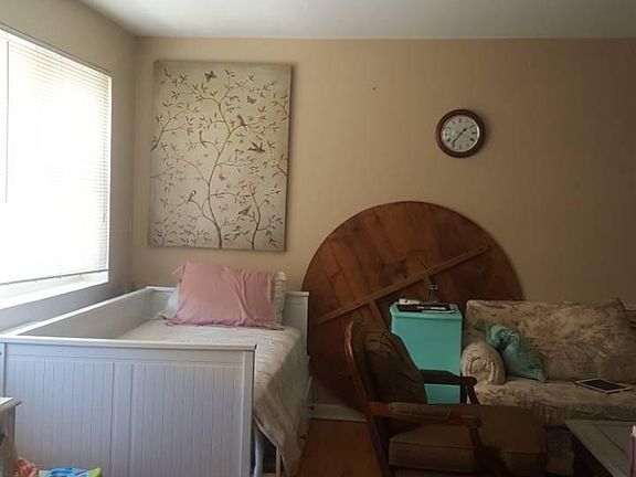 2nd image of 450 W Oakdale Ave #4LH