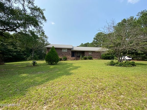 2nd image of 5901 Dove Dr
