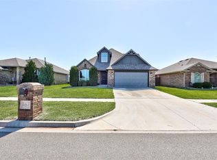 2305 Snapper Ln, Midwest City, OK 73130