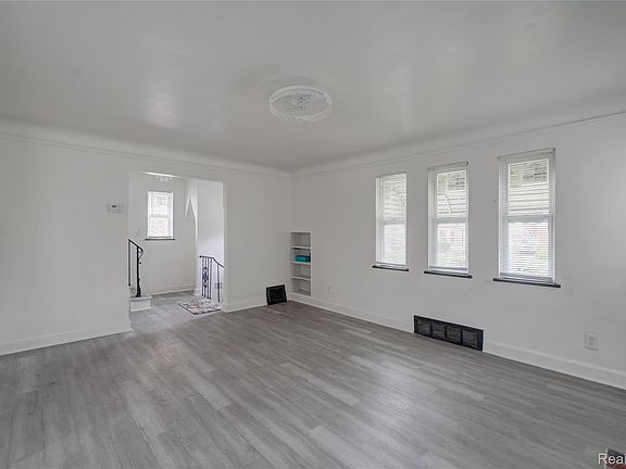 5th image of 11810 Riad St