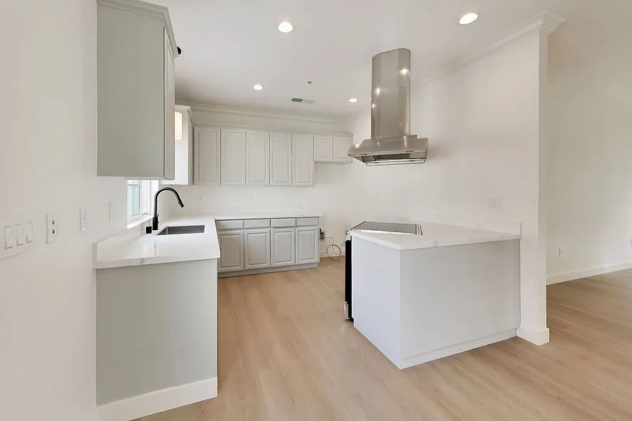 3 Bed 2 Bath - Hidden Menlo Park Gem! 1 Month Free! — Photo 4