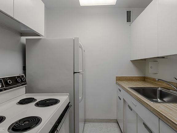 4th image of 900 N Lake Shore Dr APT 2105