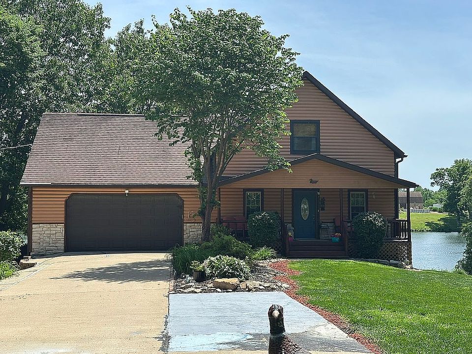 2nd image of 16433 Linden Ct