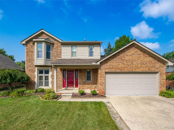 46073 Hollowoode Ln, Macomb, MI 48044