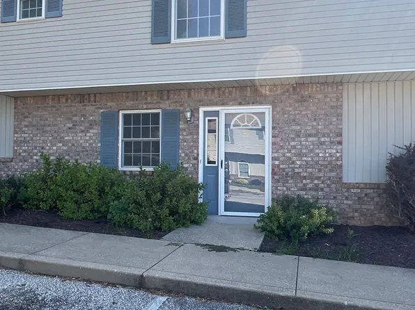 852 E Sherwood Hills Dr, Bloomington, IN 47401