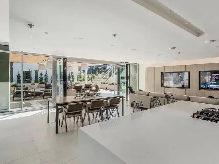 Community Lounge That Connects to Outdoor Patio
